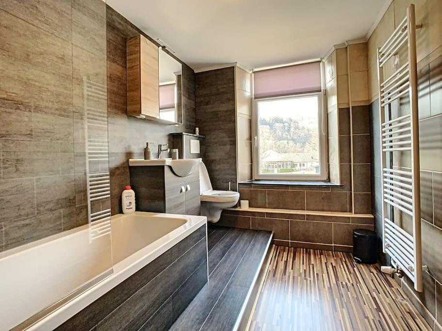 Vue Sur Meuse Avec Jacuzzi Et Sauna Exterieur. Yvoir Екстер'єр фото